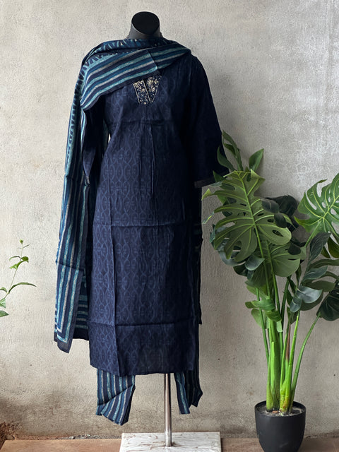V neck emb muslin kurta pant