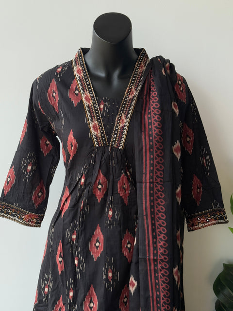 Floral printed Lace work V-Neck Ready kurti pant set