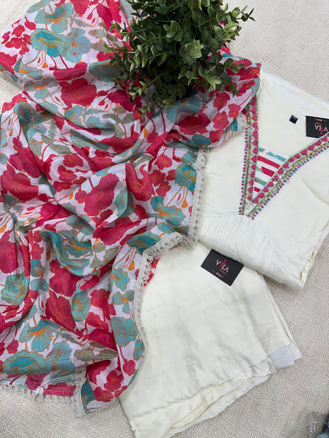 Alia cut off-white suit set