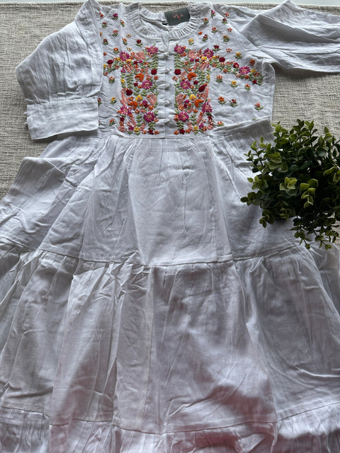 White Hand embroidery cotton gown