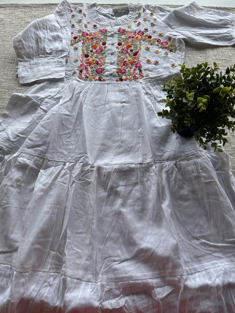 White Hand embroidery cotton gown