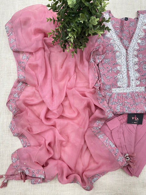 Printed v neck muslin set