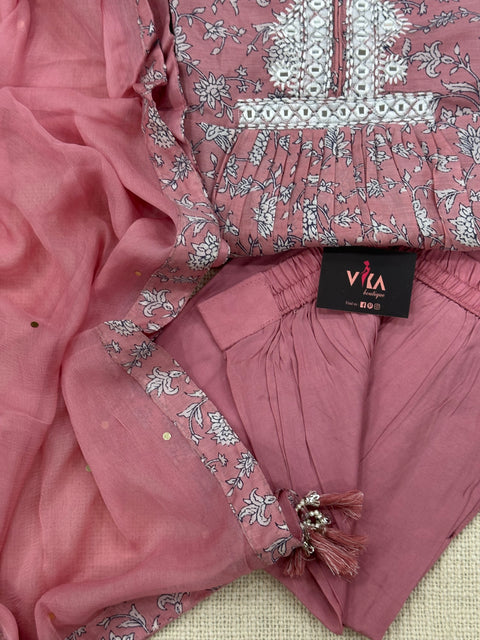 Printed v neck muslin set