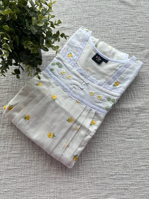 Premium emb celebrity nighty