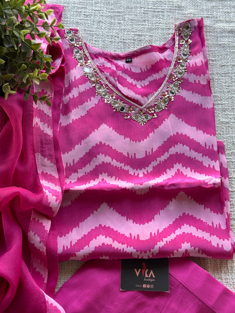 Pink zigzag printed crepe ready set