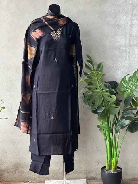 V neck emb muslin kurta pant- Black