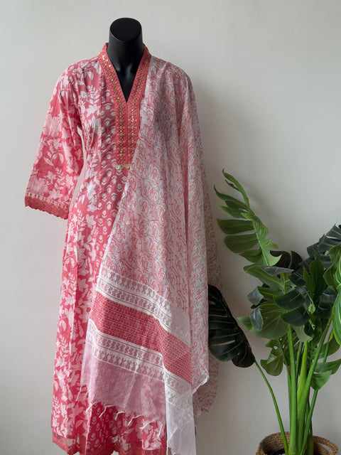 Floral printed Embroidered Lace work V-Neck Ready kurti pant set