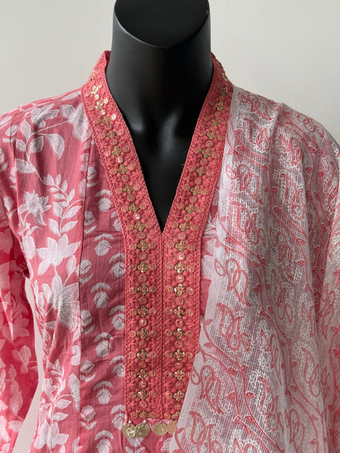 Floral printed Embroidered Lace work V-Neck Ready kurti pant set