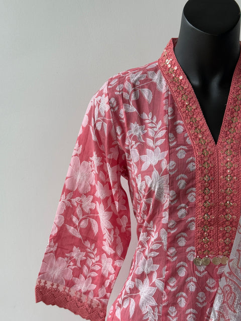 Floral printed Embroidered Lace work V-Neck Ready kurti pant set