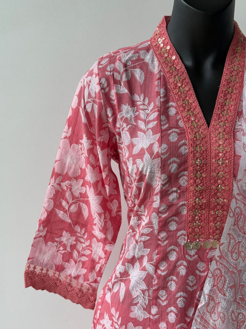 Floral printed Embroidered Lace work V-Neck Ready kurti pant set