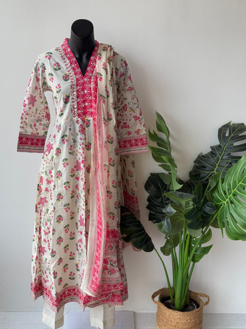 Floral Printed Pure Cotton V neck Kurta pant set