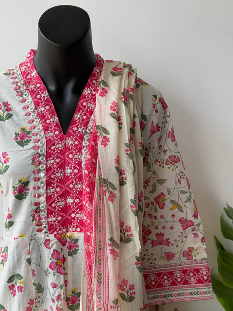 Floral Printed Pure Cotton V neck Kurta pant set