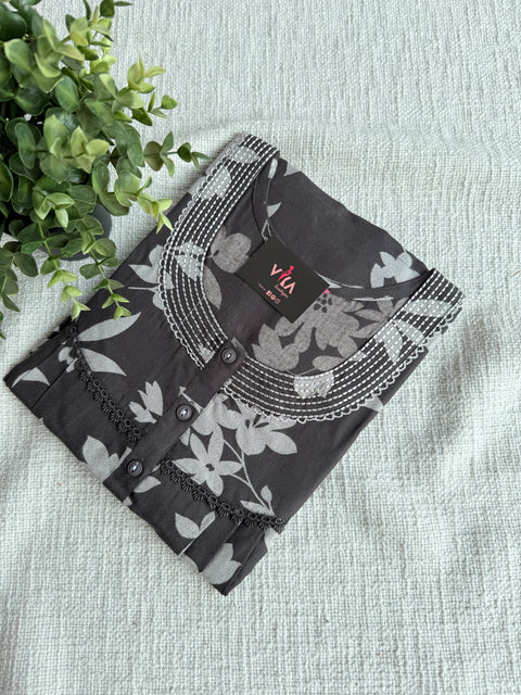 L size printed Alpine nighty