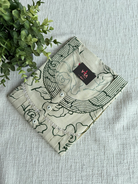 L size printed Alpine nighty