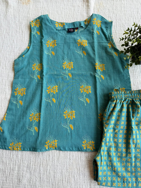 Size 40 cotton night top and shorts