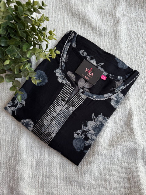 XL size 3/4th sleeve printed Alpine nighty