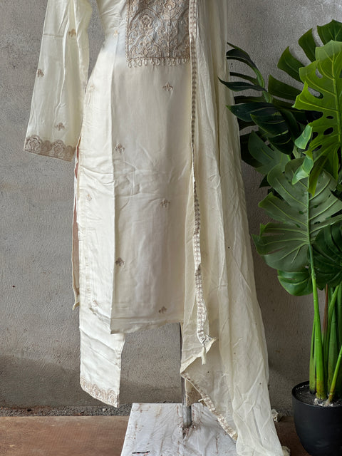 Neck embroidery muslin kurti pant set