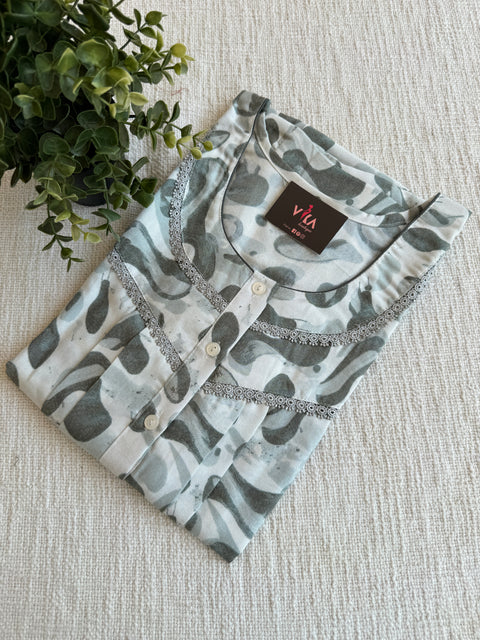 L size printed Alpine nighty