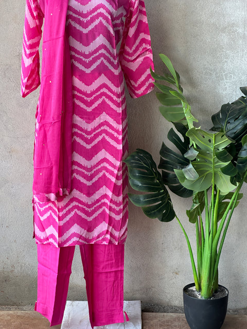 Pink zigzag printed crepe ready set