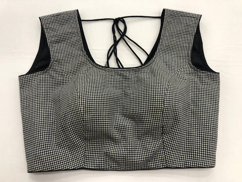 Small checked sleeveless blouse