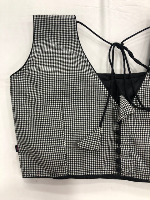 Small checked sleeveless blouse